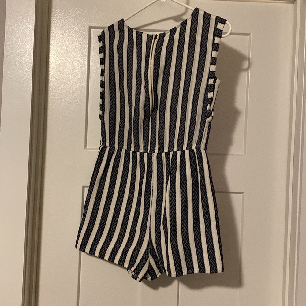 Universal Thread Romper, Medium - Picture 3 of 6